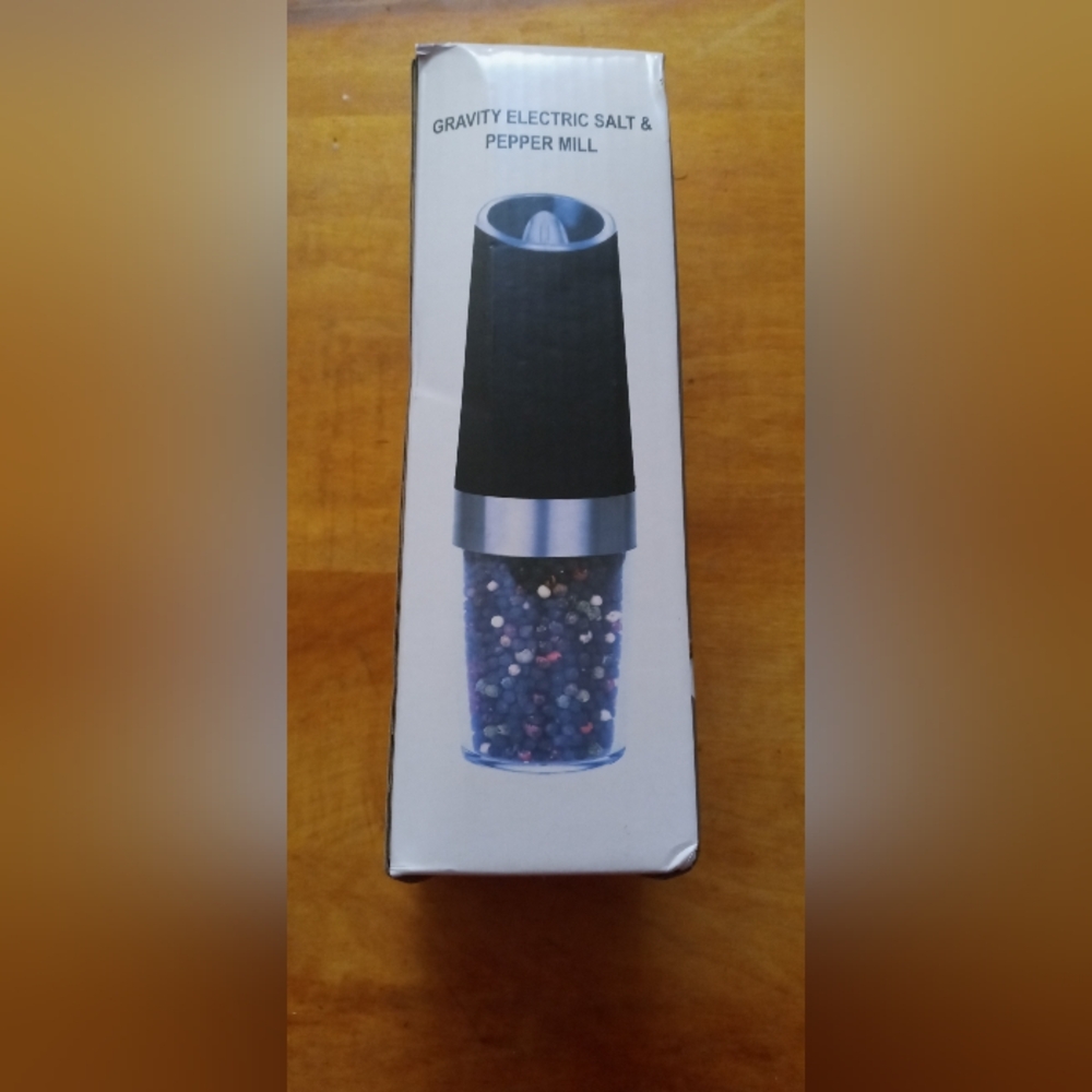 Gravity Electric Salt & Pepper Mill - Black - Picture 2 of 3